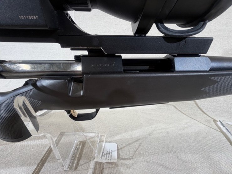 #215-•-browning-a-bolt-rifle-image-49