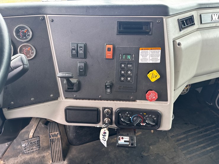 2020-western-star-4700sb-image-19