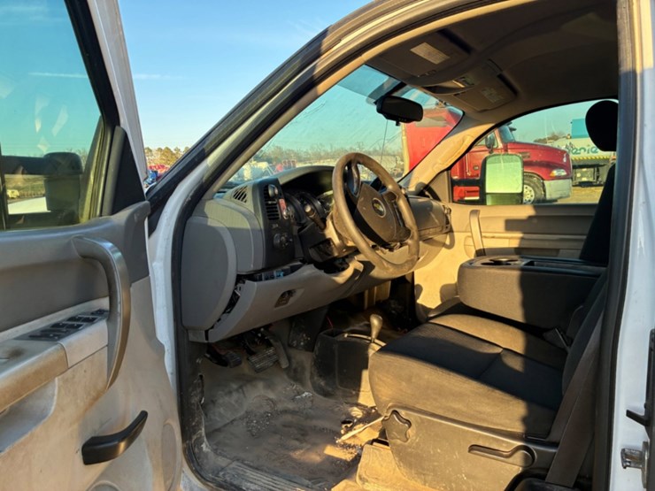 2013-chevrolet-2500-image-7