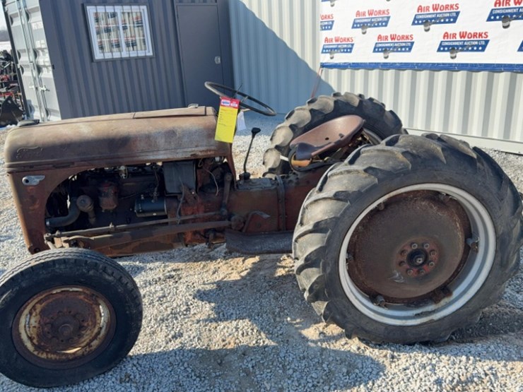 ford-tractor-image-1