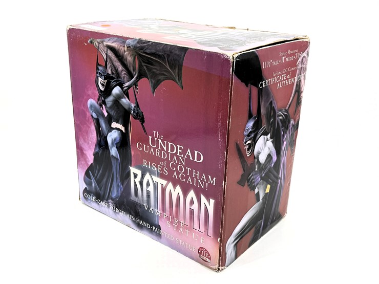 #1055-•-batman-dc-direct-vampire-statue-image-15
