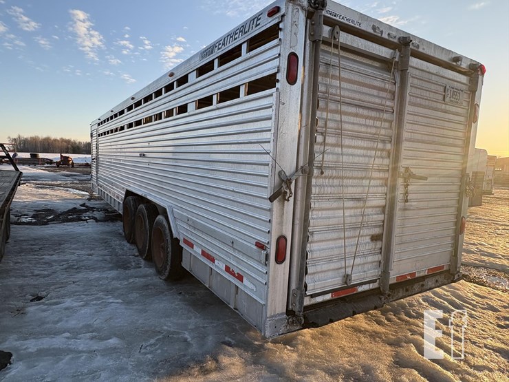 2001-featherlite-32-ft-image-7