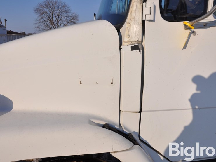 2000-freightliner-s/a-flatbed-truck-image-11