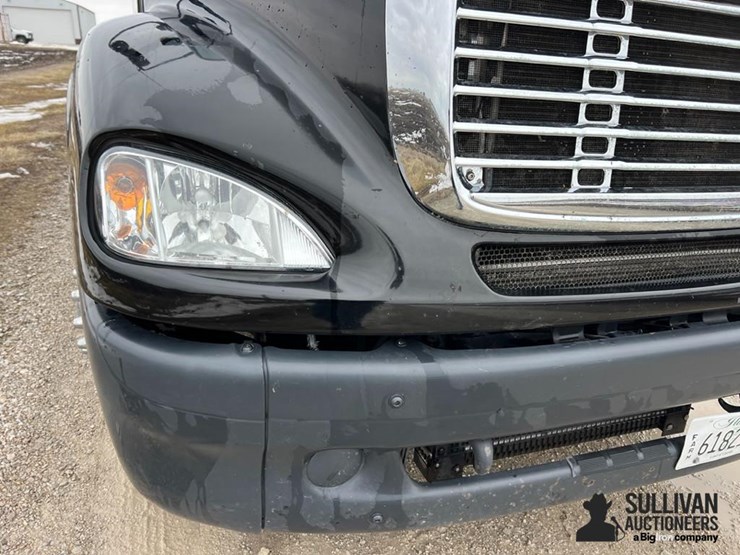 2006-freightliner-columbia-112-image-12