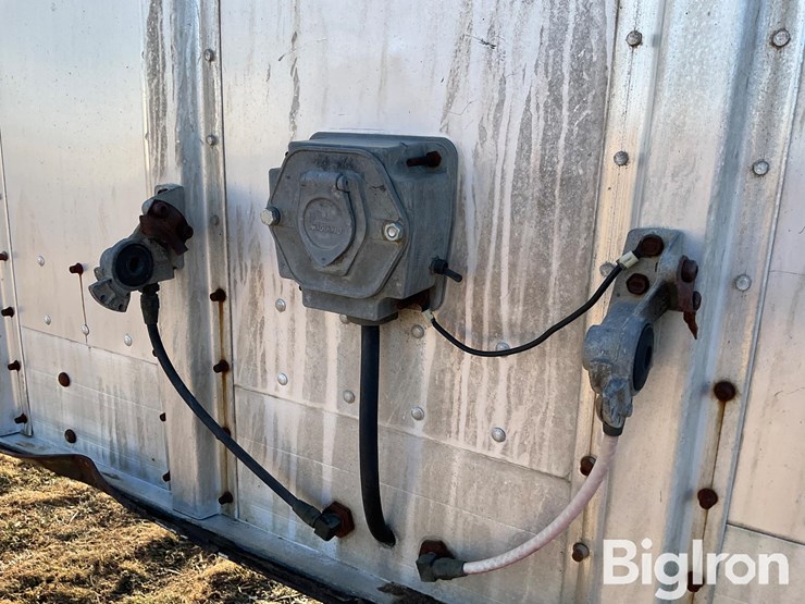 1994-barret-t/a-livestock-trailer-image-18