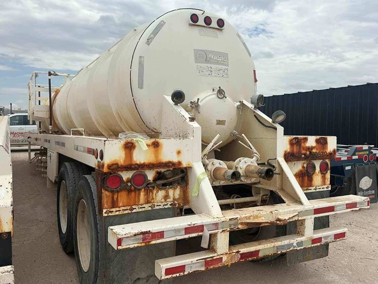 2009-troxell-kill-trailer-image-4