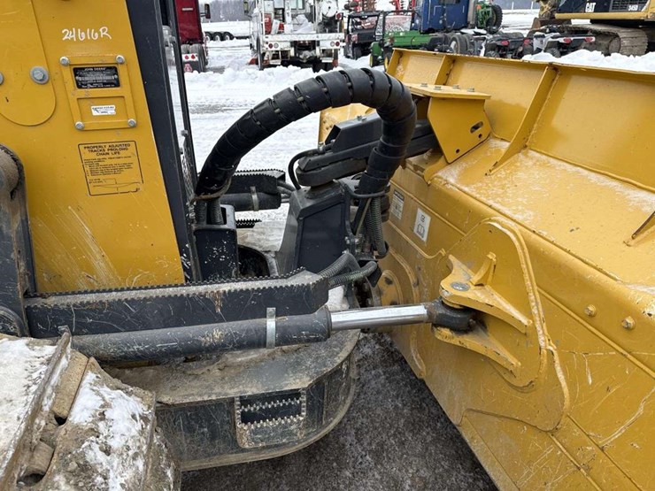 2023-deere-700l-image-22