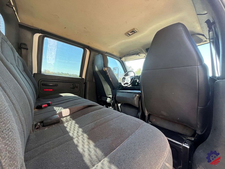 2007-gmc-c5500-flatbed-truck-image-54