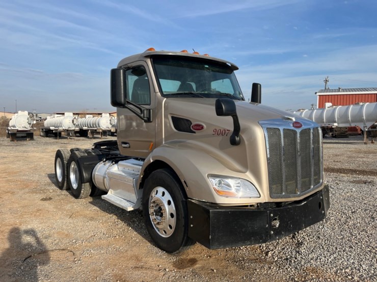 2017-peterbilt-579-image-3