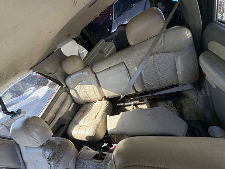 2002-chevrolet-tahoe-image-10