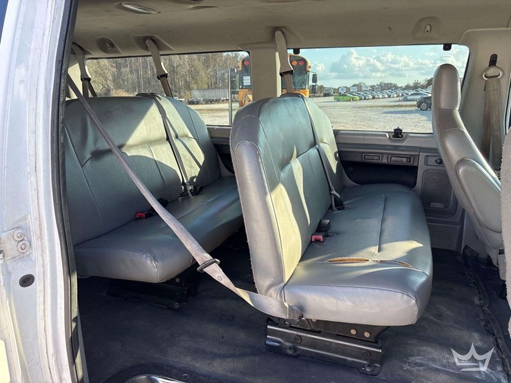 2011-ford-e350-image-9