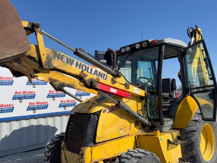 new-holland-b95b-image-21