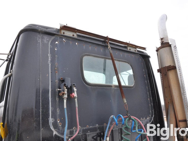 1991-international-8300-t/a-truck-tractor-image-19