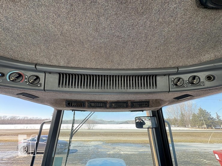 1995-ford-8670-image-30