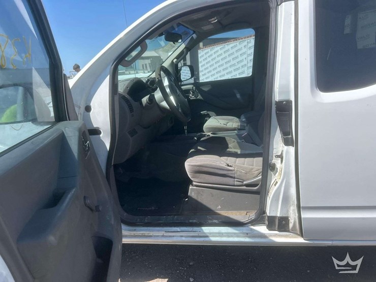 2014-nissan-frontier-image-11