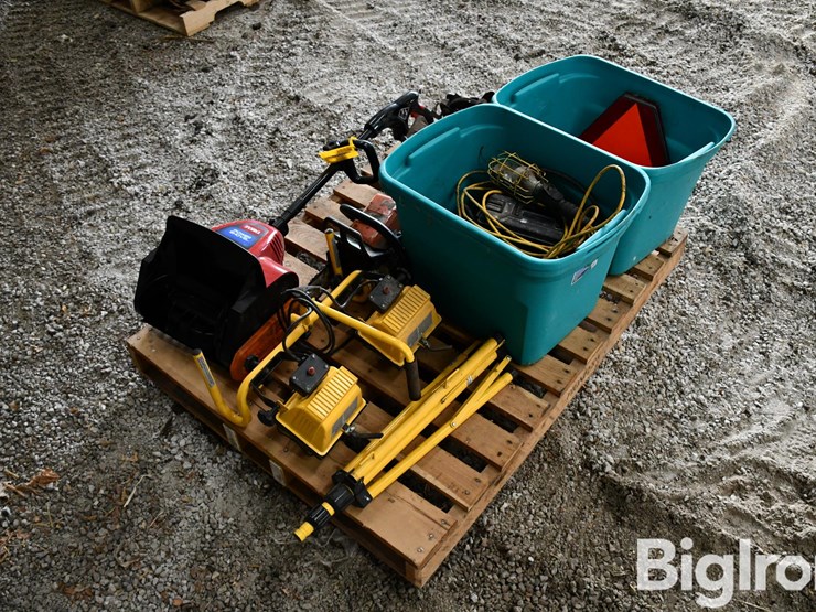 pallet-of-farm-supports-image-5