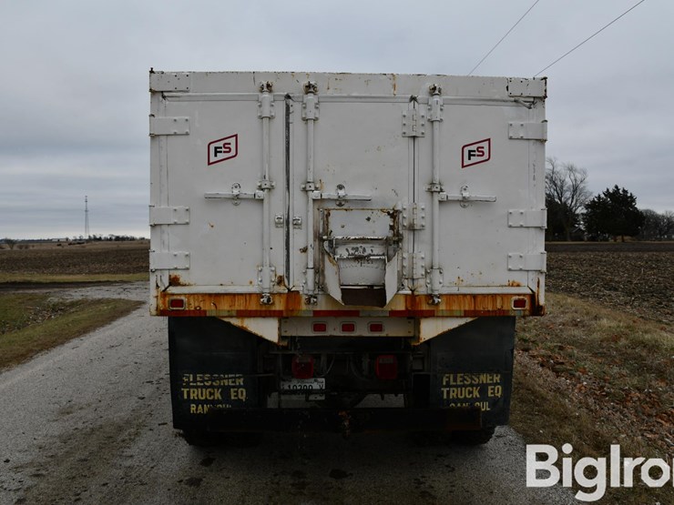 1981-international-1724-s/a-grain-truck-image-6