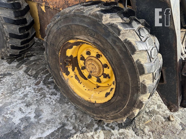 new-holland-lx885-image-12