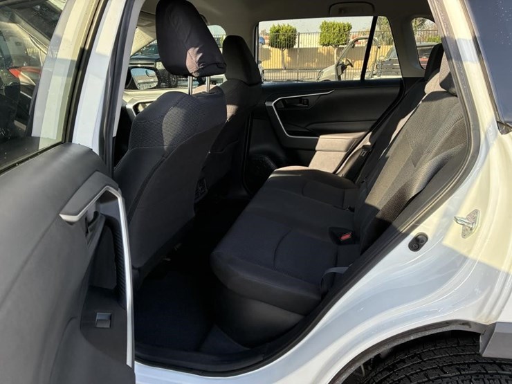 2019-toyota-rav4-image-12