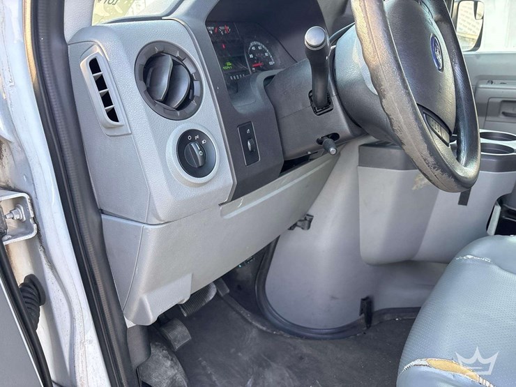 2011-ford-e350-image-19