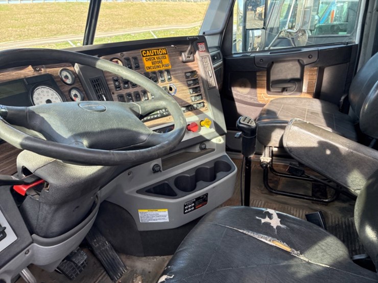 2016-freightliner-coronado-122-sd-image-7