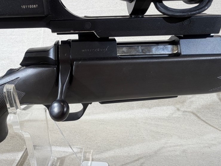 #215-•-browning-a-bolt-rifle-image-37