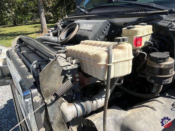 2007-gmc-c5500-flatbed-truck-image-51