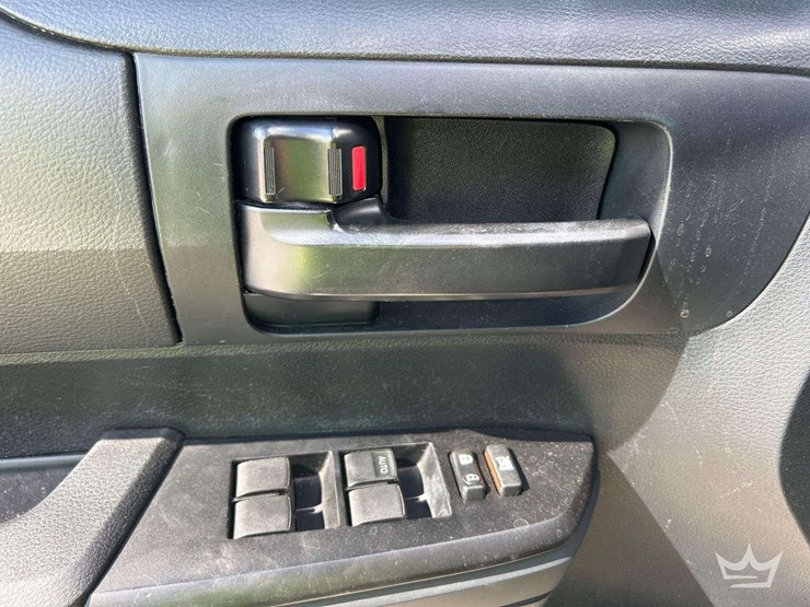 2017-toyota-tundra-image-12