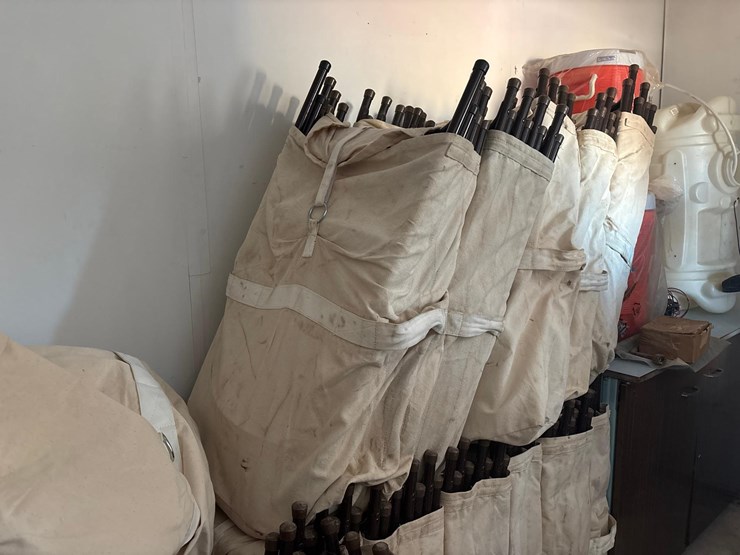 metal-folding-chairs-image-1