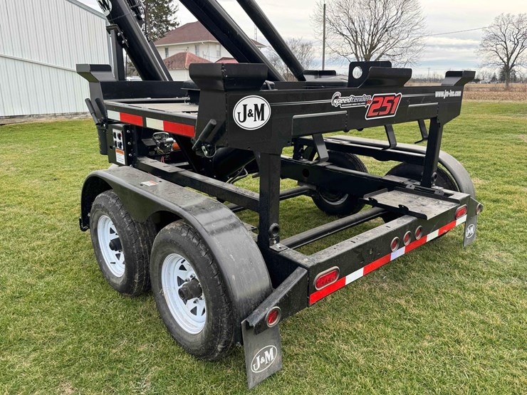 2023-j-&-m-251st-speedtender-image-15