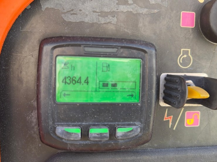 2018-jlg-400s-image-11