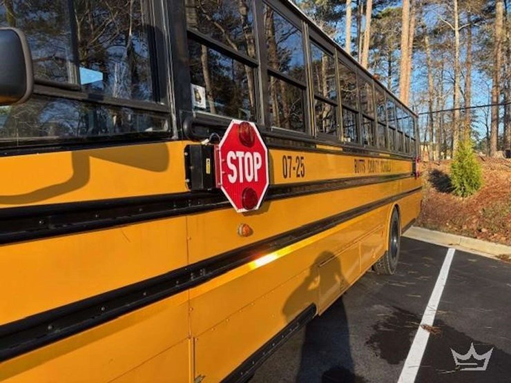 2007-freightliner-b2-image-4