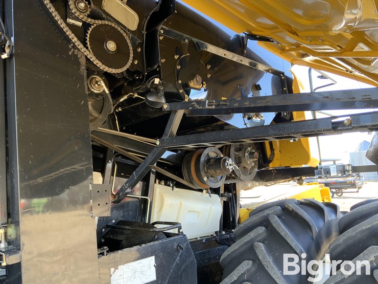 2015-new-holland-cr8.90-image-16