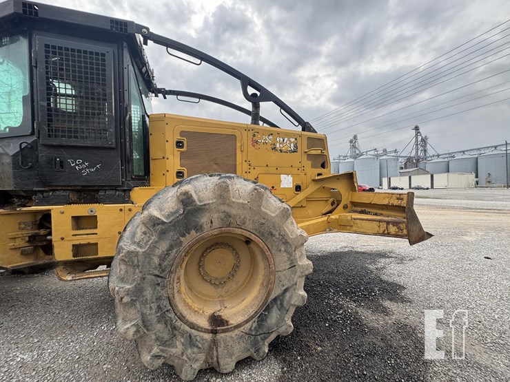 caterpillar-525d-image-5