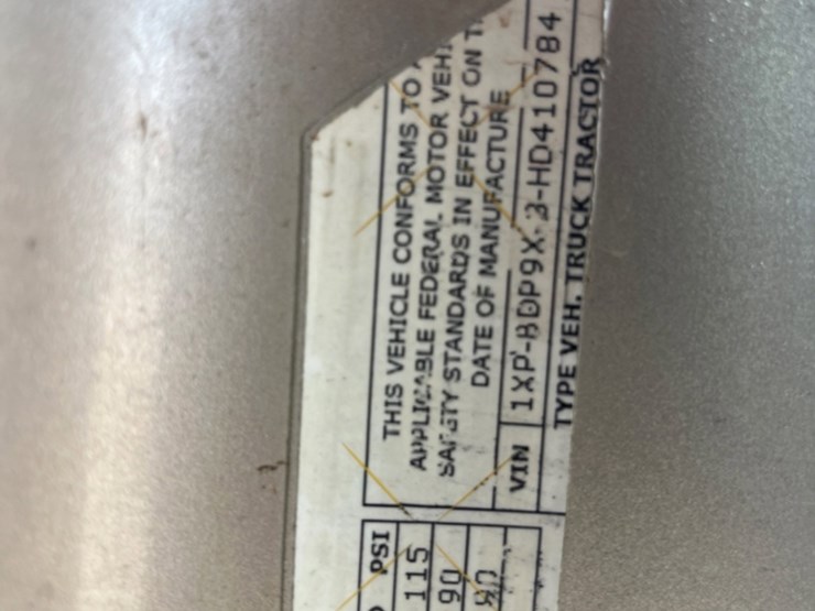 2017-peterbilt-579-image-18