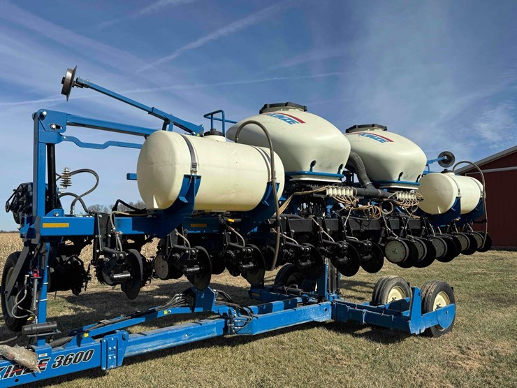 2012-kinze-3600-image-1