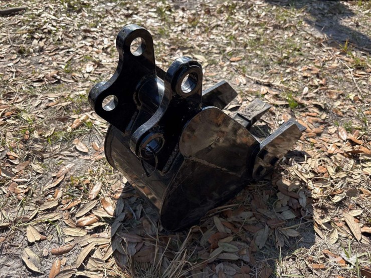 mini-bucket-excavator-attachment-image-4