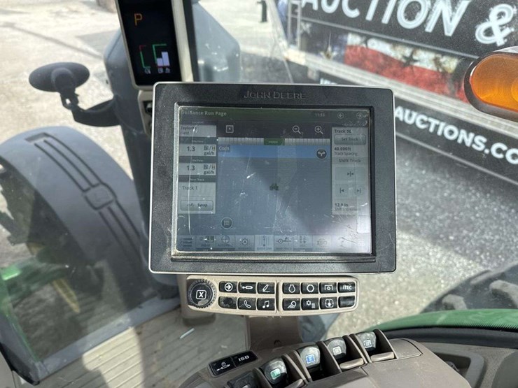 john-deere-8245r-image-24