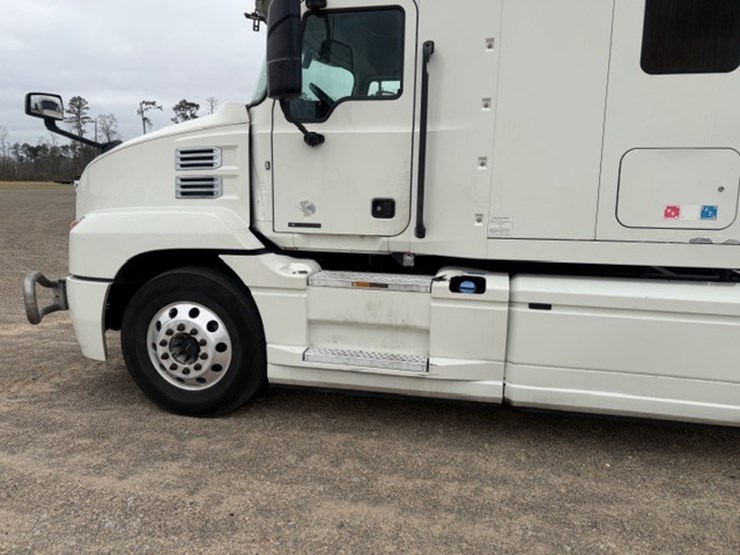 #227-•-2020-mack-anthem-image-25