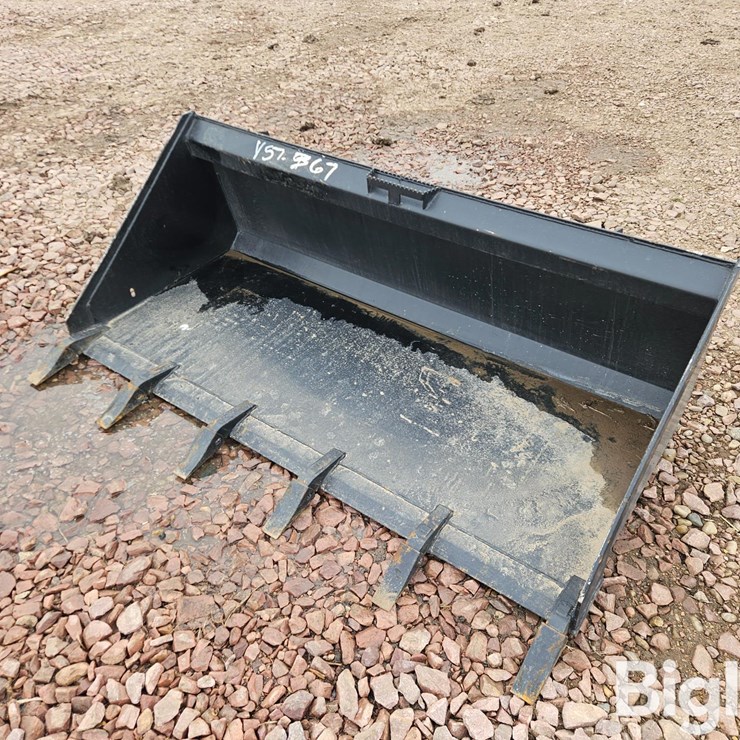 Skid Steer Bucket W/Teeth