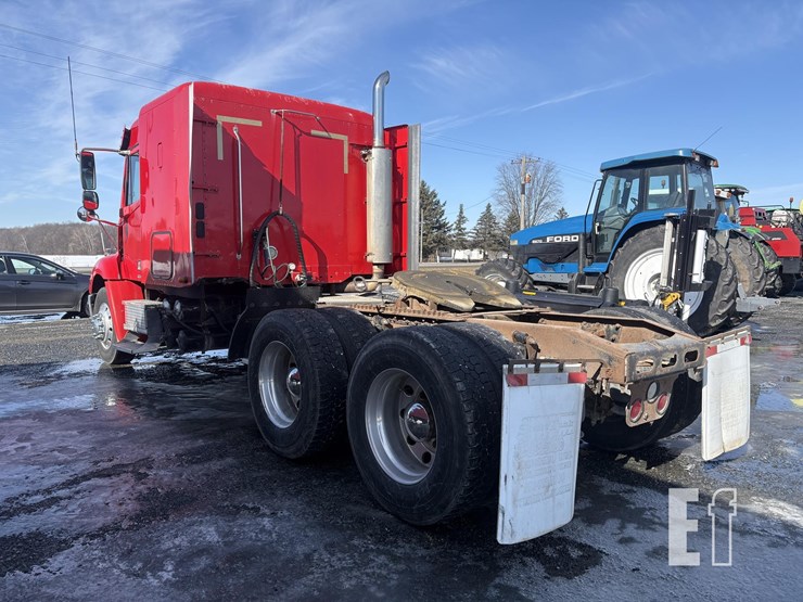 2004-freightliner-columbia-112-image-11