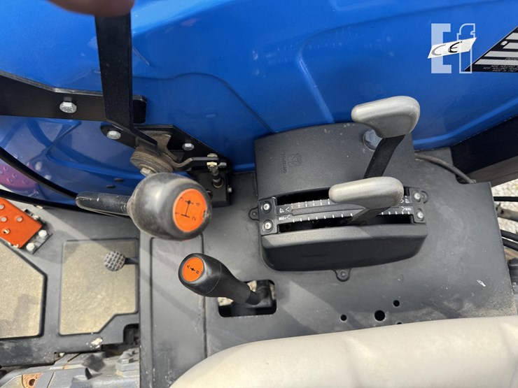 new-holland-tn65-image-13