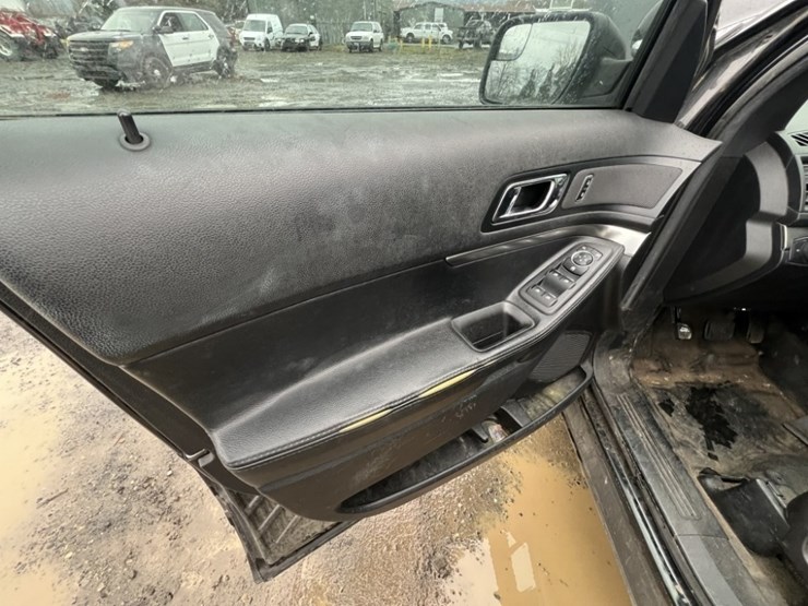 2018-ford-explorer-image-25