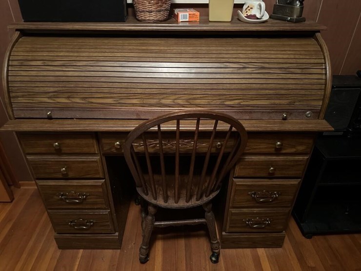wooden-rolltop-desk-w/-chair-&-contents-image-3