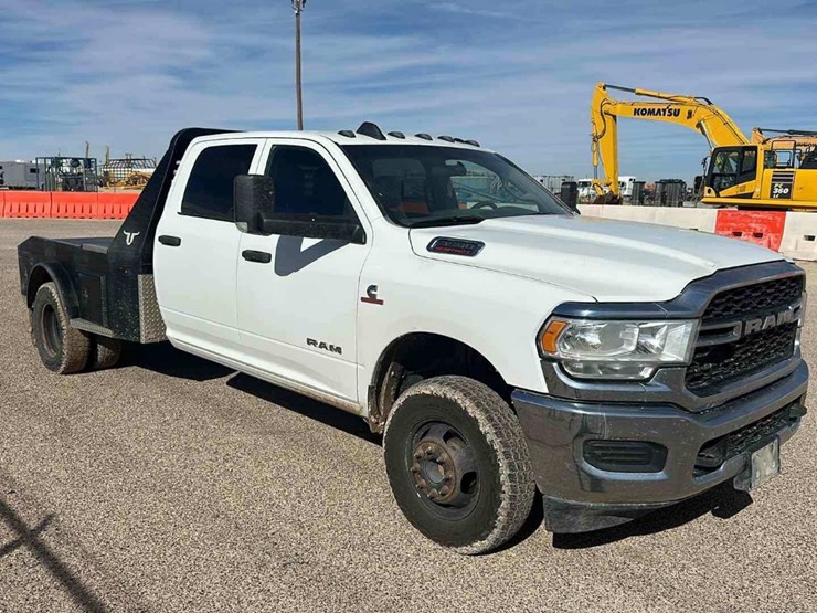 2022-dodge-ram-3500-image-4