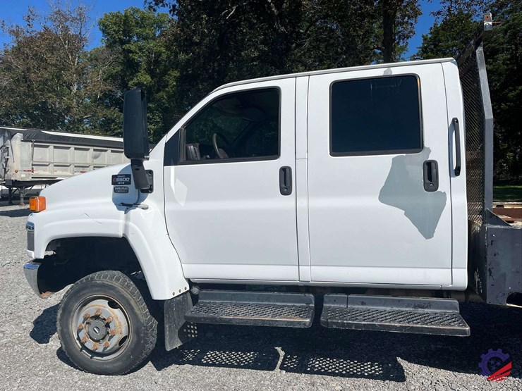 2007-gmc-c5500-flatbed-truck-image-21