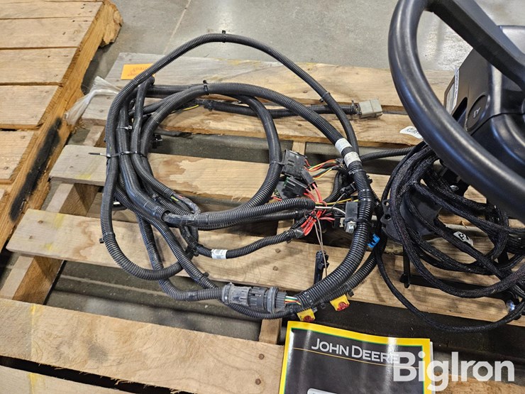 john-deere-300-image-7