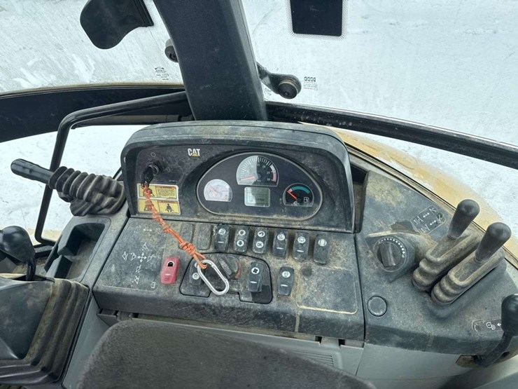 caterpillar-420f-image-31