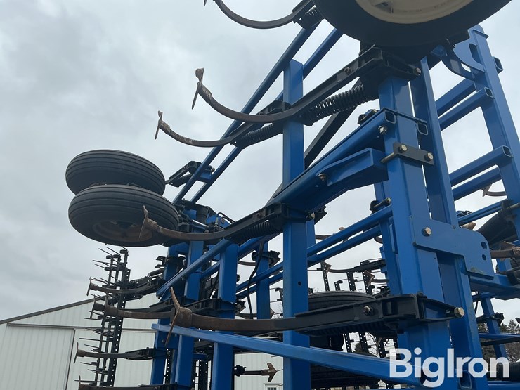 new-holland-st250-image-16