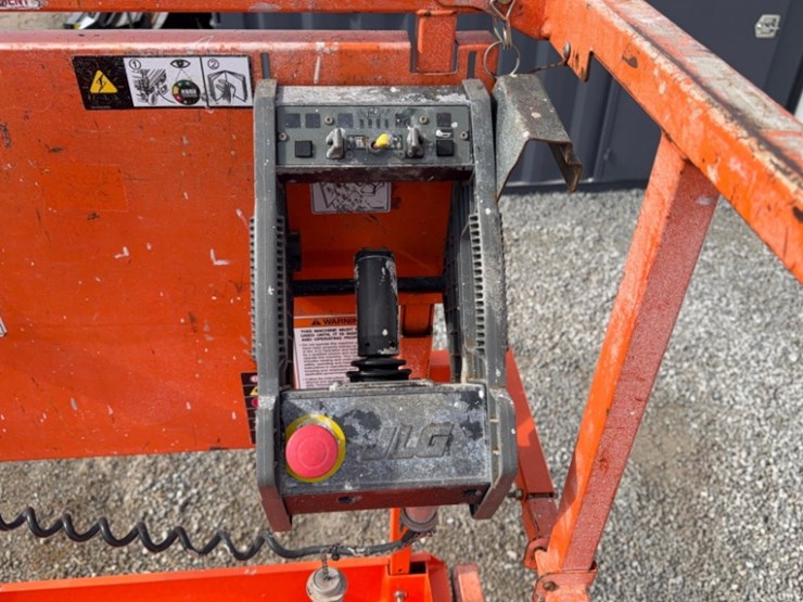 2017-jlg-3246es-image-8